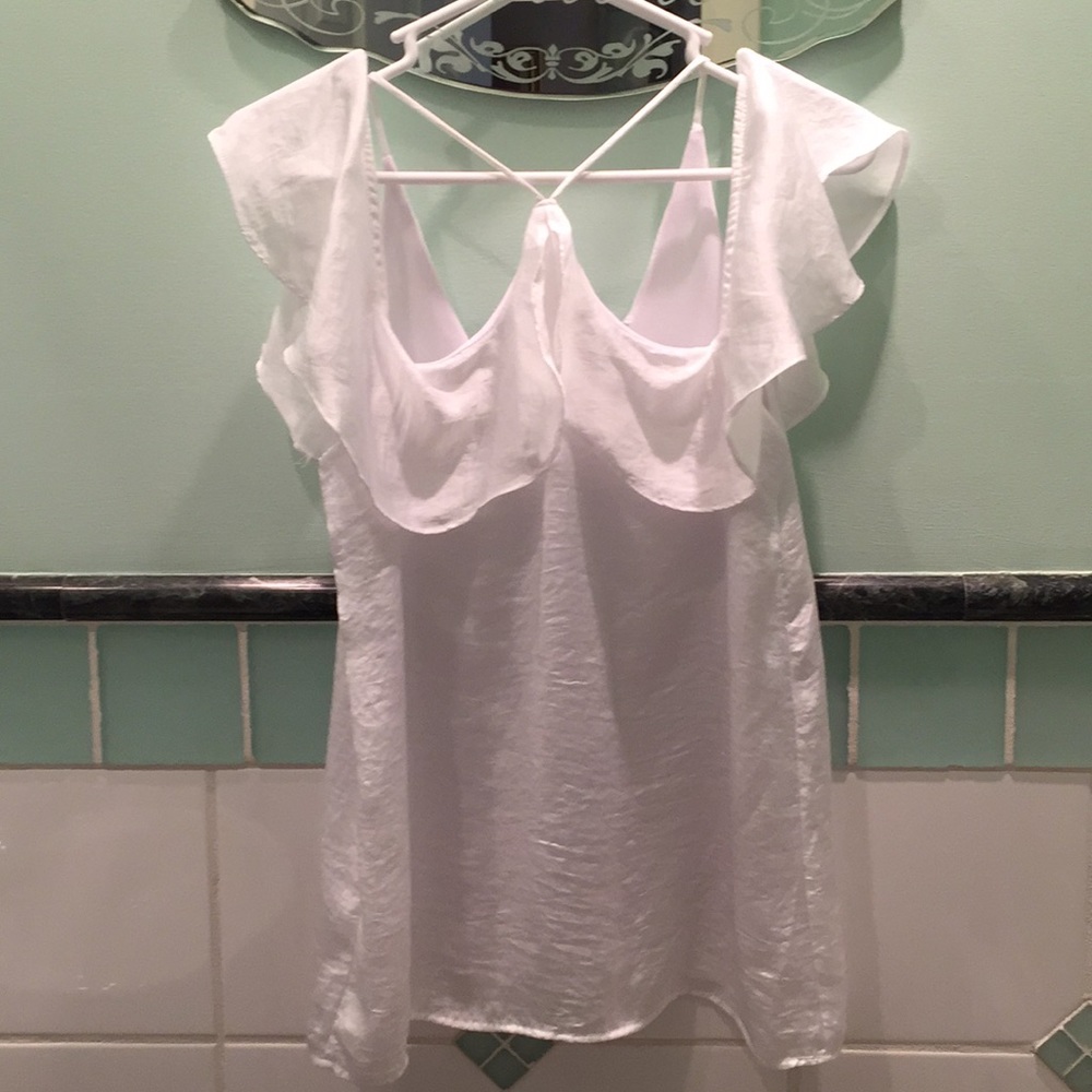 MI A MI  SILKY WHITE OFF OR ON THE SHOULDER FLUTTER SLEEVE TOP